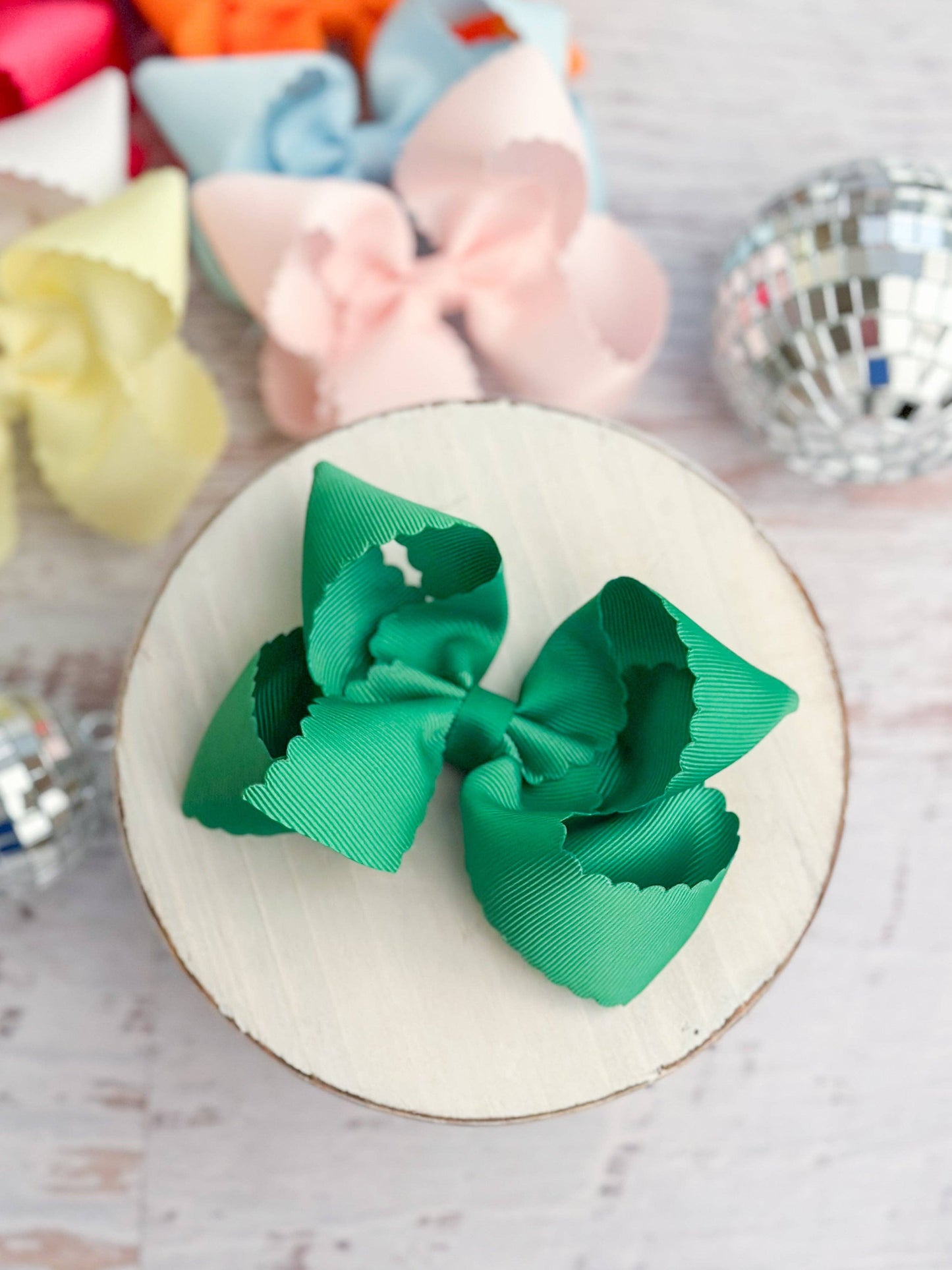 5" Classic Scalloped Edge Bow (The Hair Bow Company)