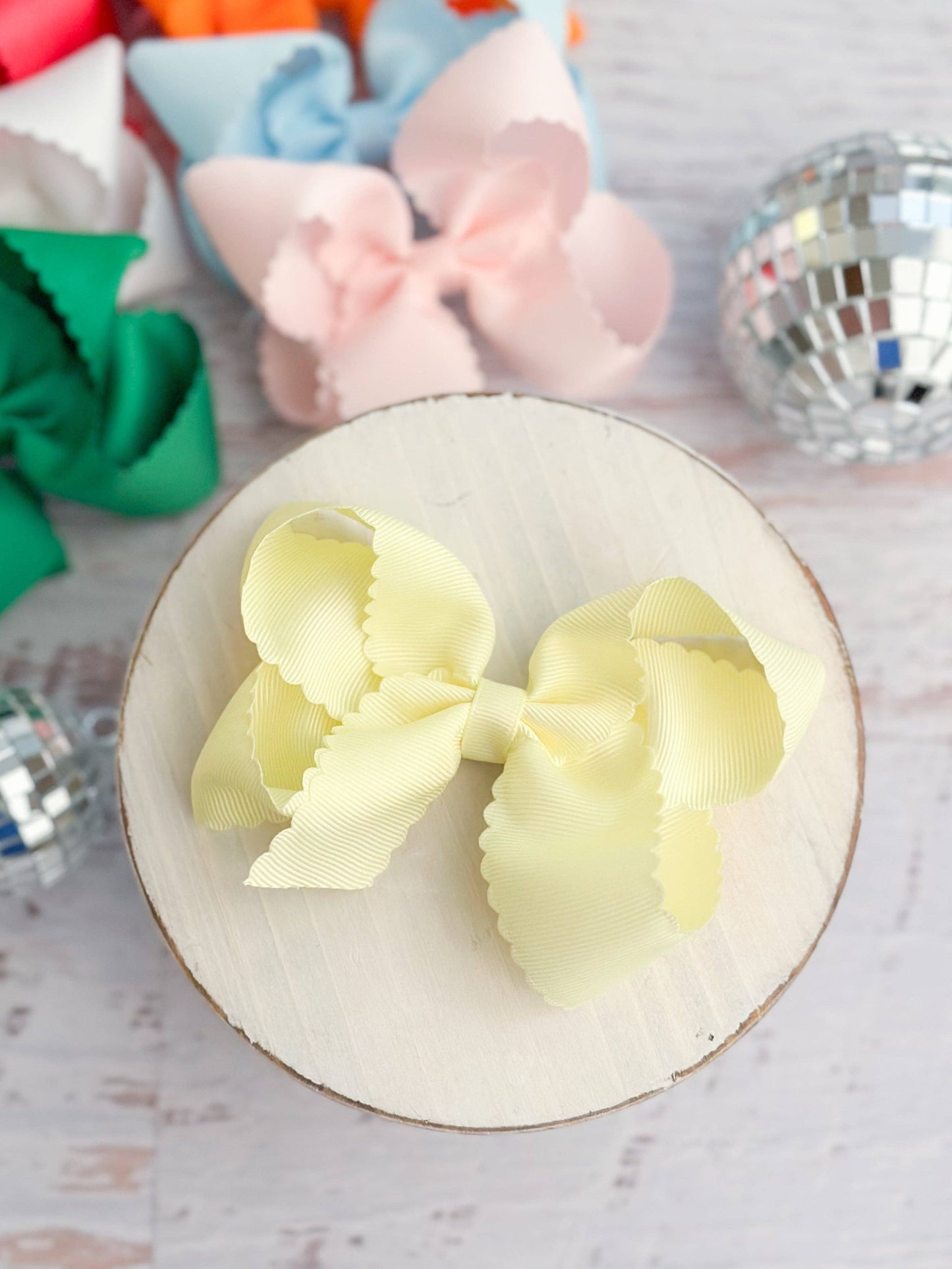 5" Classic Scalloped Edge Bow (The Hair Bow Company)